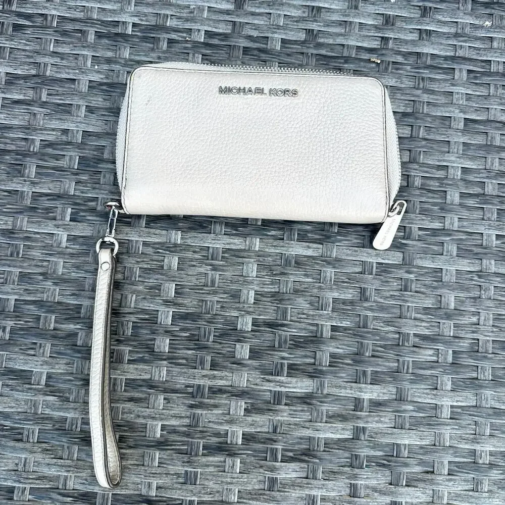 Michael Kors Jet Set Large Flat Multifunction Pebbled Leather‎ Wristlet Wallet